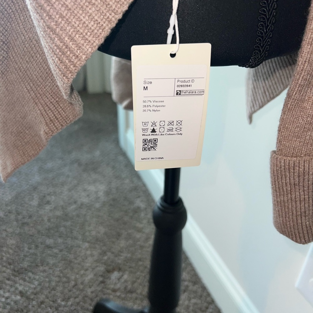 NWT Halara High Neck Long Sleeve Asymmetric Hem Work Sweater - Picture 4 of 5